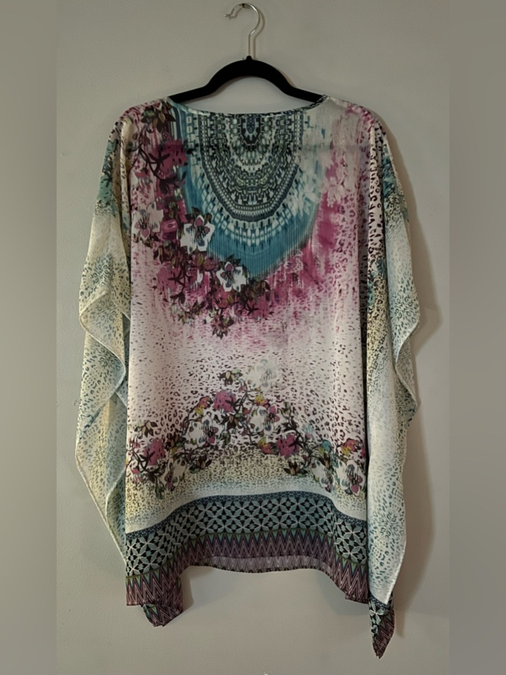 Jennifer Lopez Floral Print V-Neck Poncho Top in Teal, Pink, Cream - Picture 2 of 3